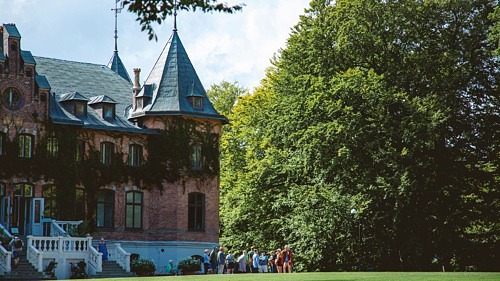 ”Makalösa Majolika! Konstfull keramik” – Guidning i slottsutställningen